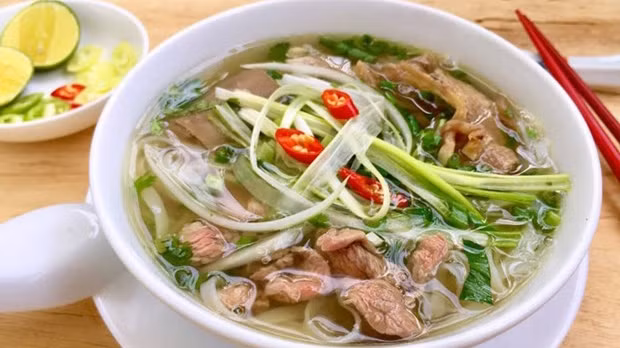 附图：越南牛肉河粉。