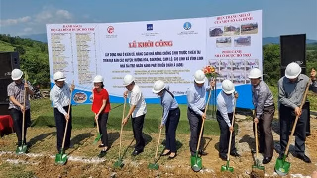 由亚行援建的抗灾房屋动工兴建仪式。