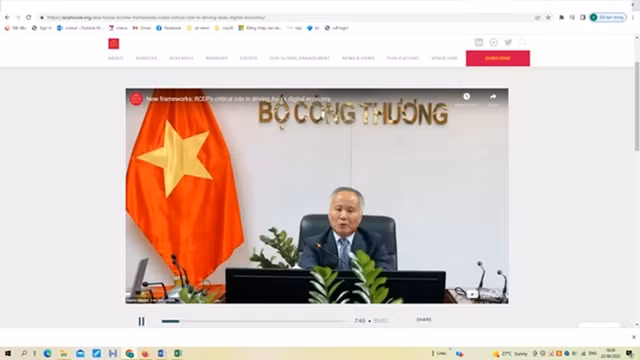 越南工贸部副部长陈国庆在研讨会上发表讲话。