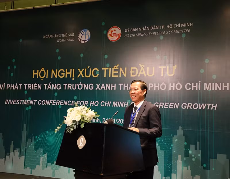 胡志明市人民委员会主席潘文买。