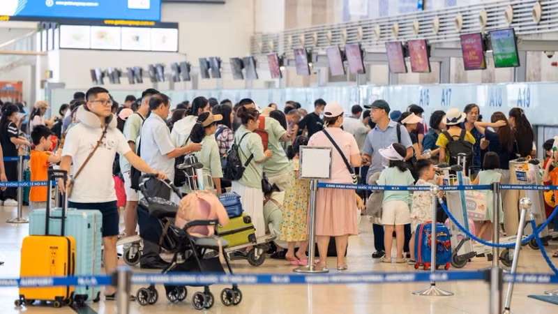 2024年国庆假期，各家航空公司旅客运输量超过53.1万人次。