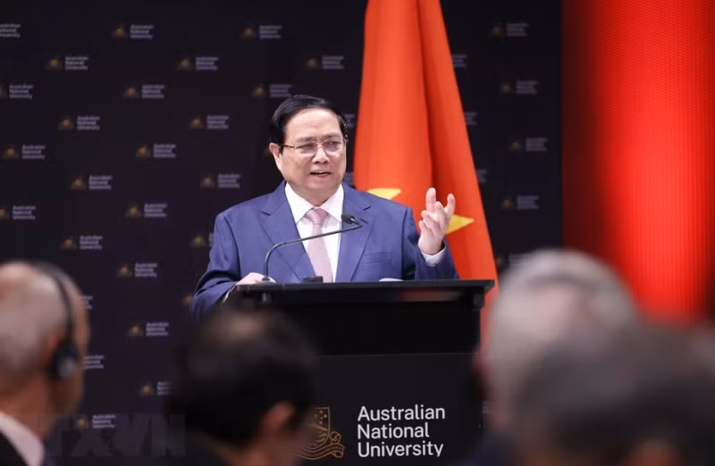 范明正总理发表讲话。