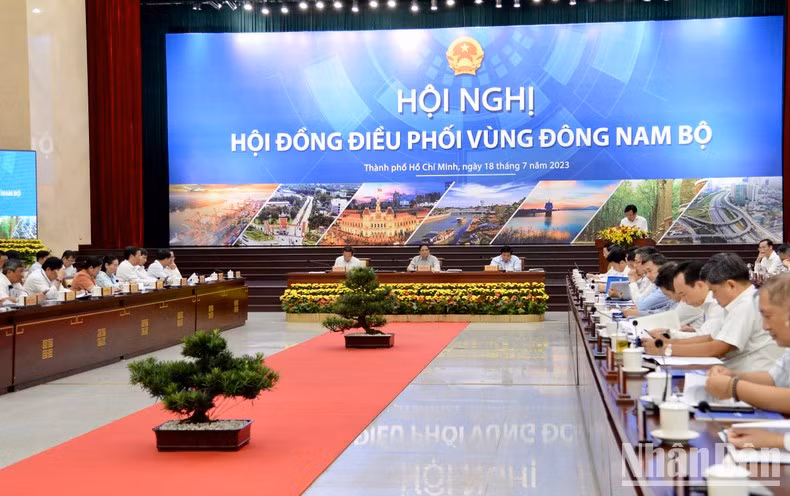 会议全景。