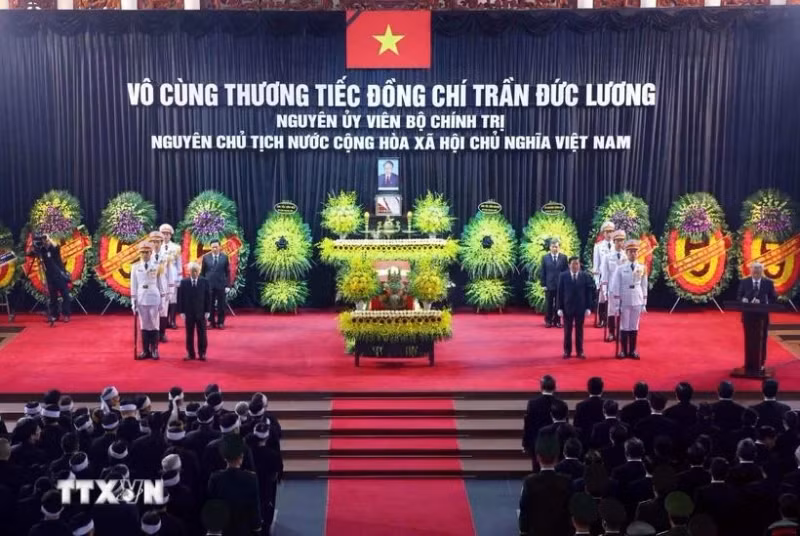 原越南国家主席陈德良追悼会隆重举行。