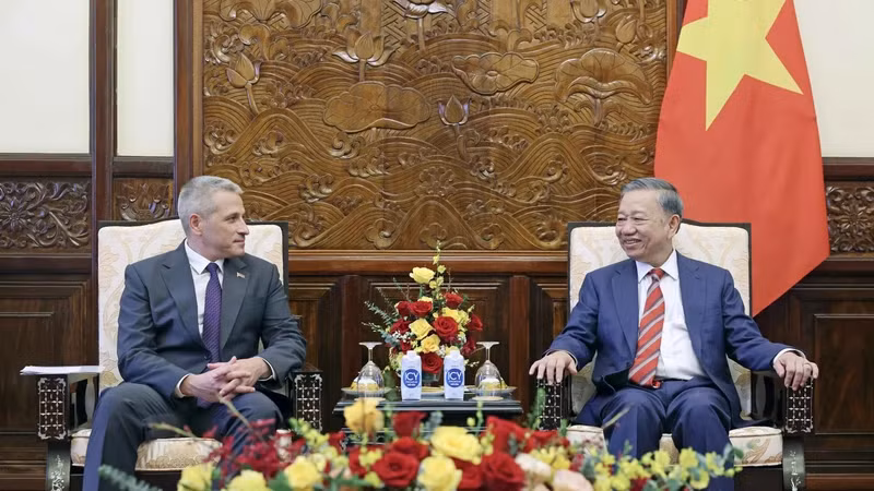 国家主席苏林会见白俄罗斯驻越南大使乌拉基米尔·巴拉维库。