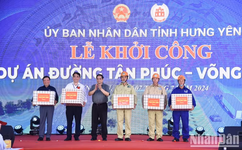 政府总理范明正出席新福-网潘公路动工兴建仪式。