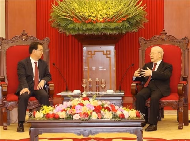 越共中央总书记阮富仲会见中国云南省委书记王宁。