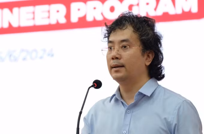河内理工大学旗下信息技术与传媒学院院长谢海松公布生成式人工智能专业培训计划。