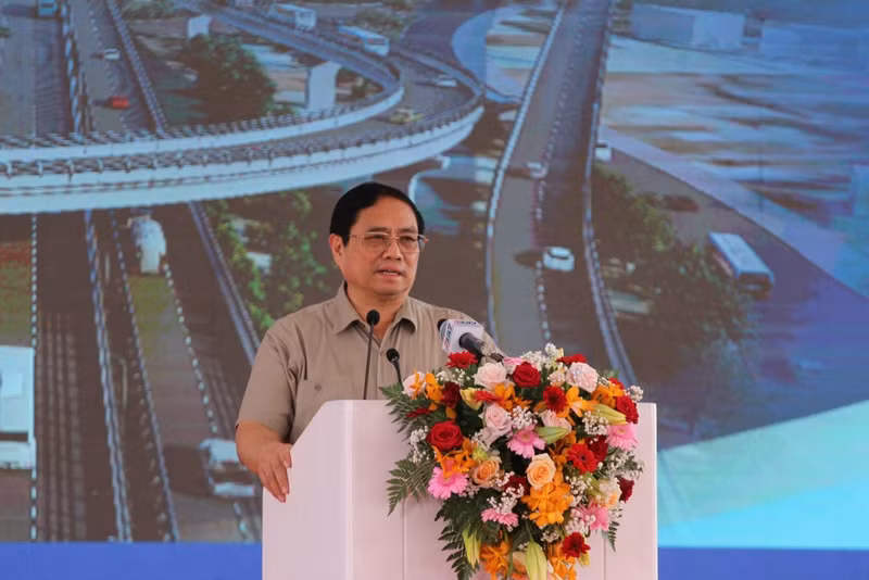 政府总理范明正下令同时开工三项国家重要交通项目。