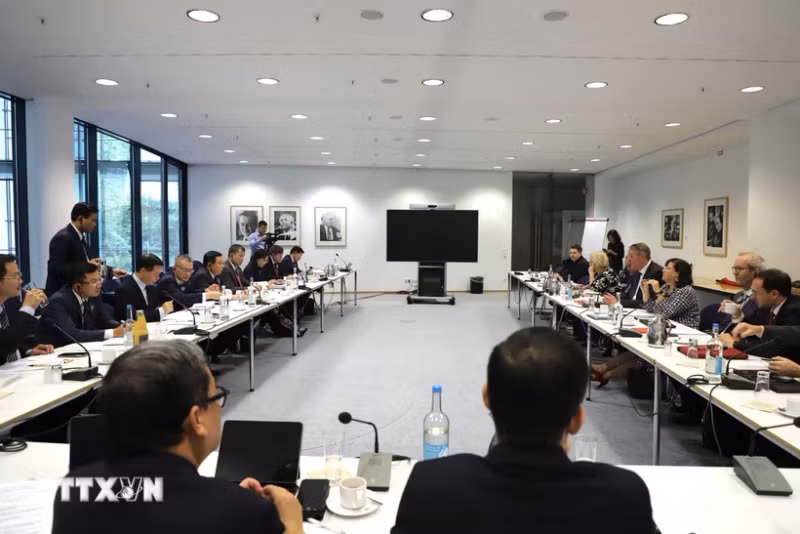 越南共产党与德国社会民主党第九次对话会场景。