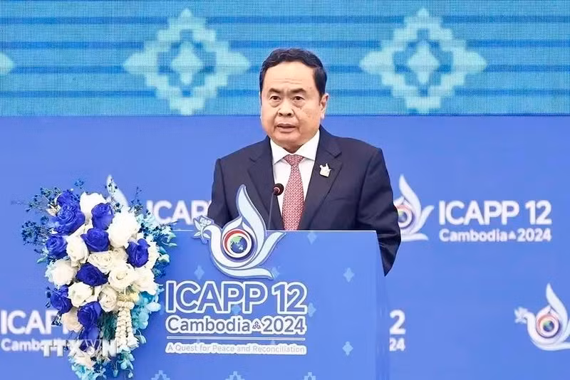 越南国会主席陈青敏出席亚洲政党国际会议第12届全体大会。