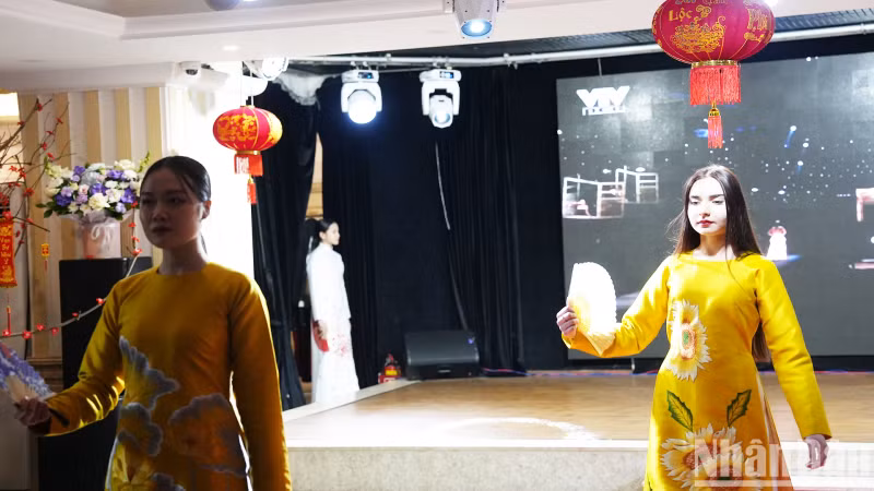 奥戴表演。 奥戴表演。