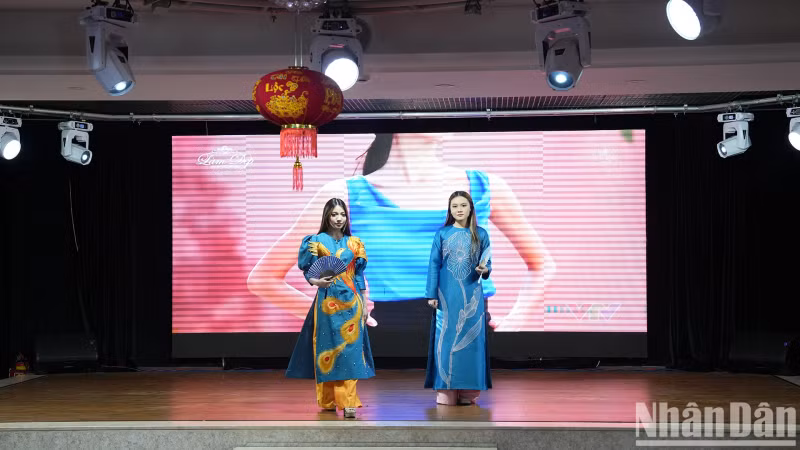奥戴表演。 奥戴表演。
