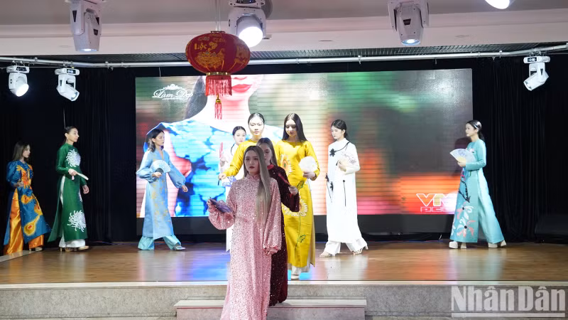 奥戴表演。 奥戴表演。