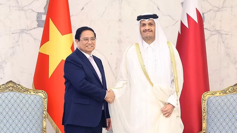 越南政府总理范明正与卡塔尔首相兼外交大臣穆罕默德·本·阿卜杜拉赫曼·阿勒萨尼。