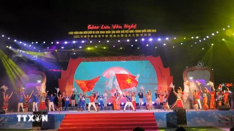 越中边民大联欢在老街省举行。