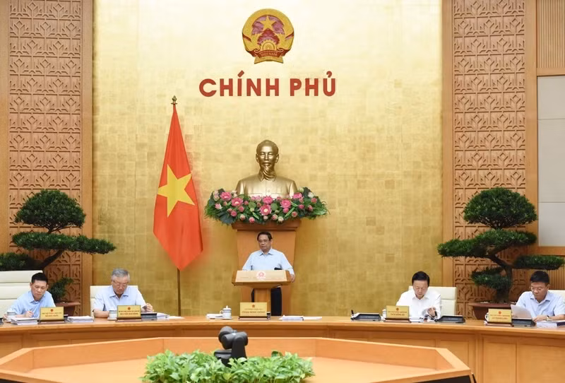 政府总理范明正主持召开政府9月份立法工作专题会议。