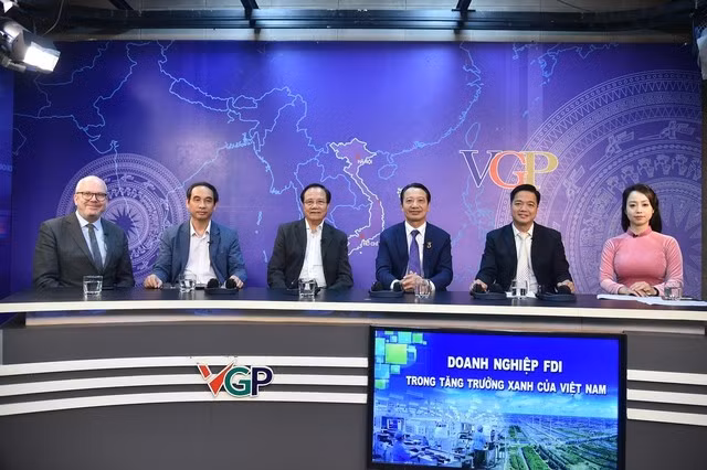 参加座谈会的代表。