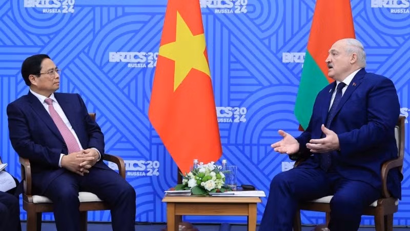 范明正总理同白俄罗斯共和国总统亚历山大·卢卡申科（Aleksander Lukashenko）举行会晤。
