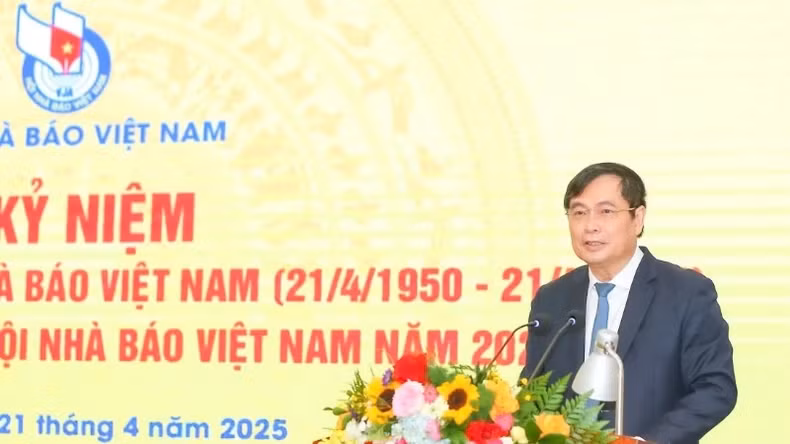 越共中央宣教与民运部副部长潘春水发言。