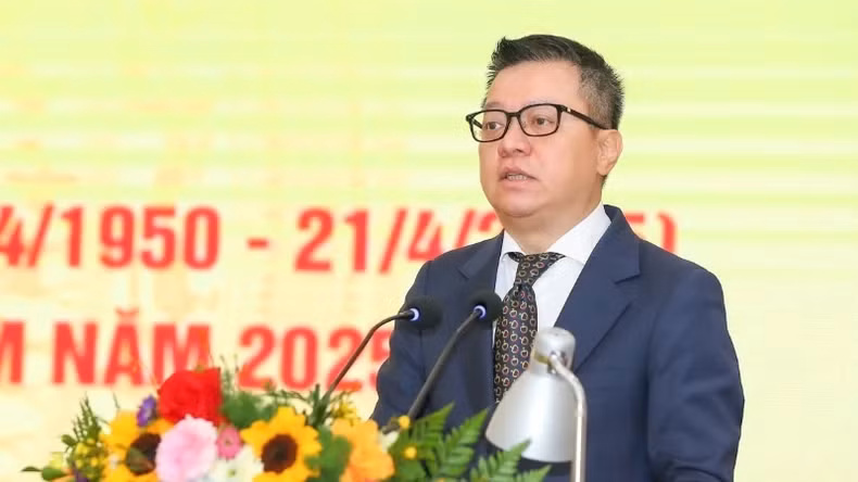 越共中央委员、《人民报》社总编辑、中央宣教与民运部副部长、越南新闻工作者协会党组书记、主席黎国明同志致开幕词。