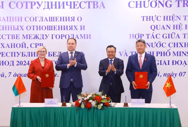 2024-2026年河内市与明斯克市友好合作协议行动计划签字仪式。