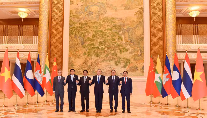 各国外长合影。
