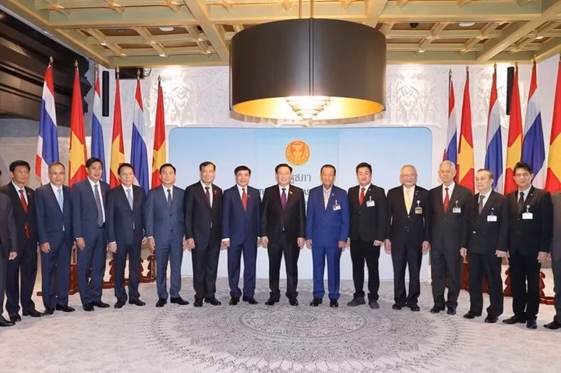 双方代表合影。