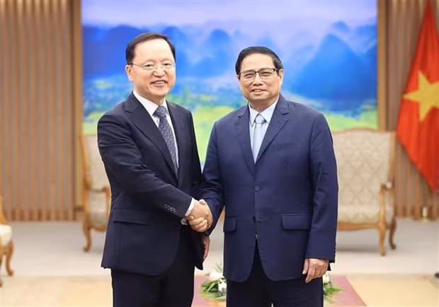 越南政府总理范明正会见三星电子首席财务官朴学奎。