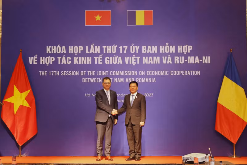 两位领导会前合影。