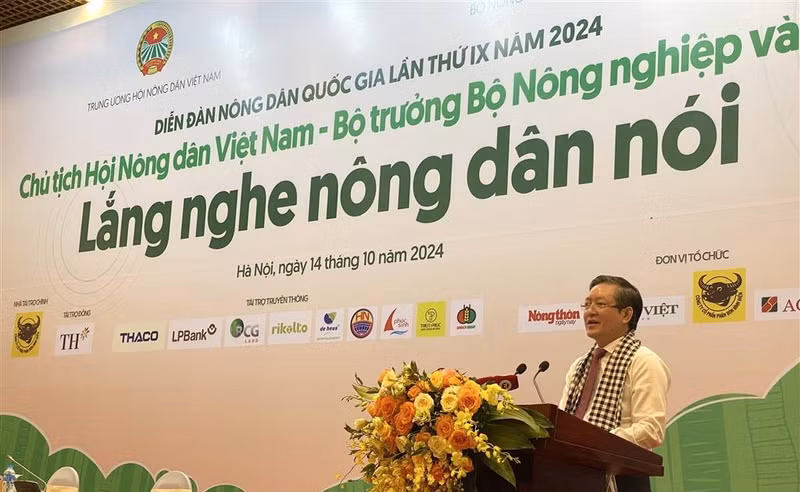 越南农民协会中央委员会主席在活动上发言。