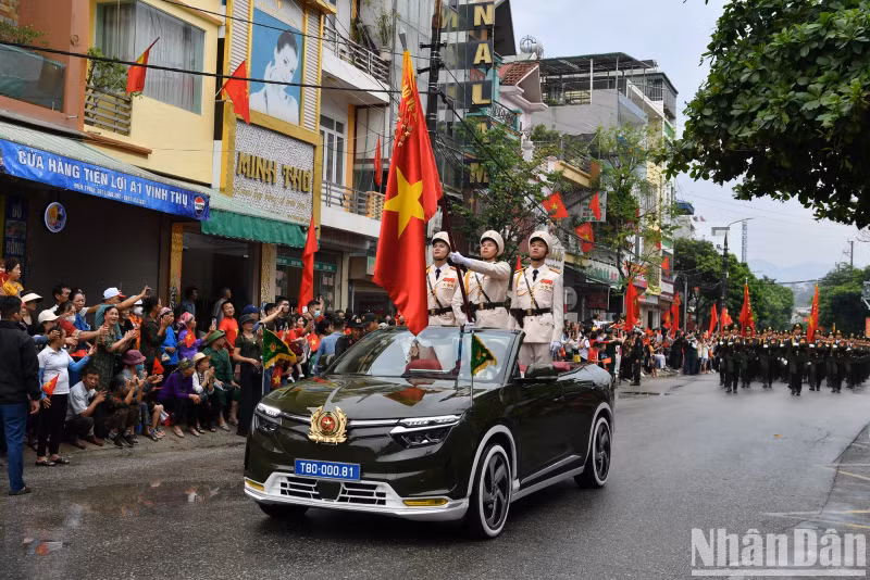 “纪念奠边府大捷70周年”街头阅兵游行