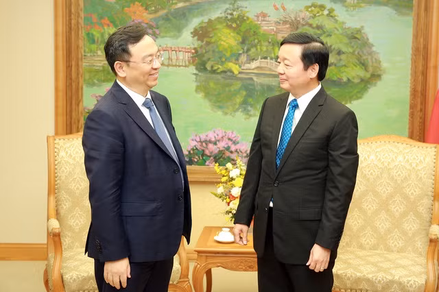 越南政府副总理陈红河会见中国比亚迪股份有限公司（BYD）董事长王传福。