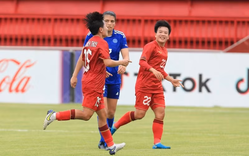 碧垂强点打门成功，为越南女队扳平比分1-1。