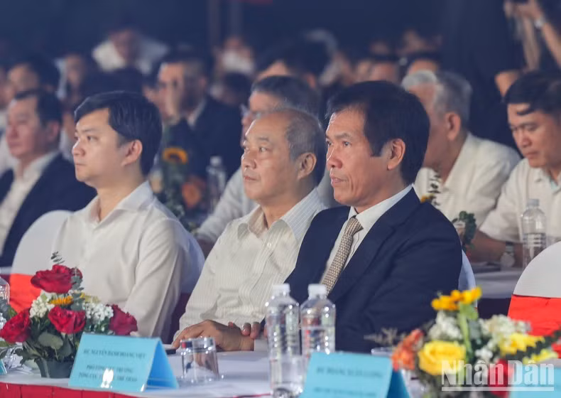 与会代表。