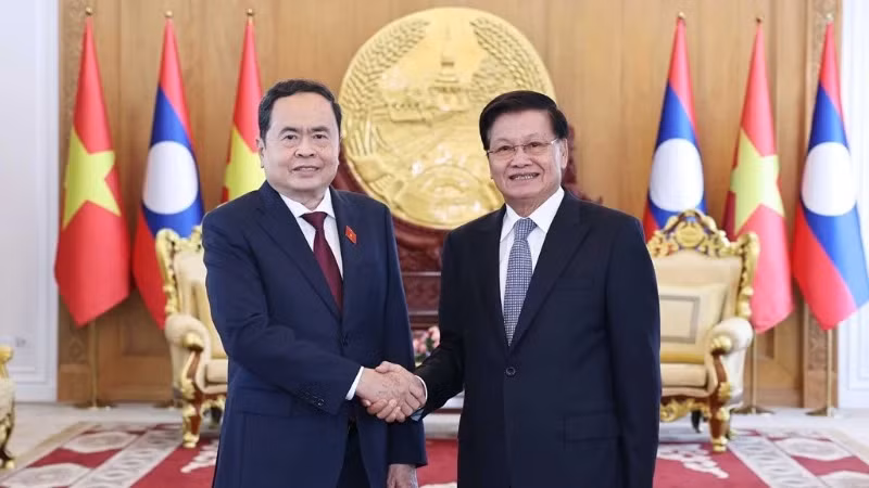 越南国会主席陈青敏会见老挝人民革命党中央总书记、国家主席通伦·西苏里。