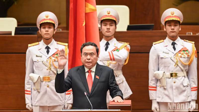 越南国会主席陈青敏。