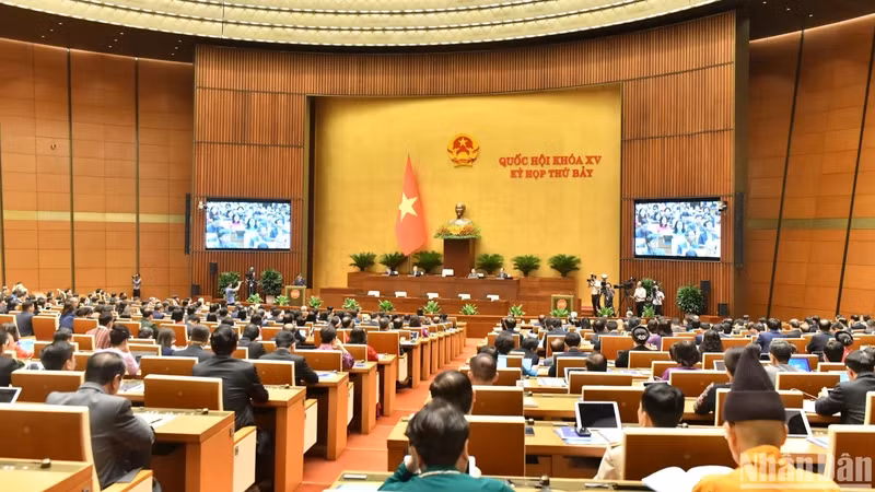 第十五届国会第七次会议在河内隆重开幕。