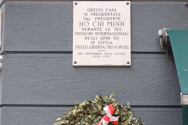 这块石匾自1990年起由米兰市政府在Antica Trattoria della Pesa餐馆外挂上的。