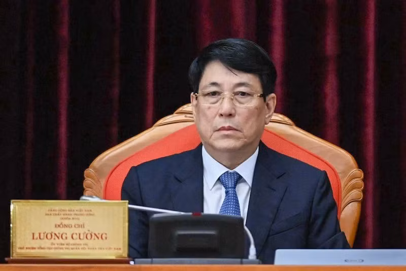 梁强同志。
