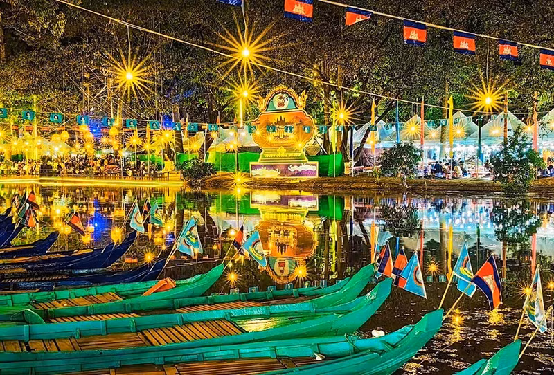 参加2024年暹粒旅游活动的赛船。（图片来源：Fresh News）