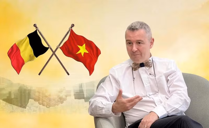 比利时驻越南大使卡尔·范登博舍。