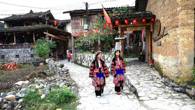 倮倮寨（Lô Lô Chải）社区旅游村内的民居景观。