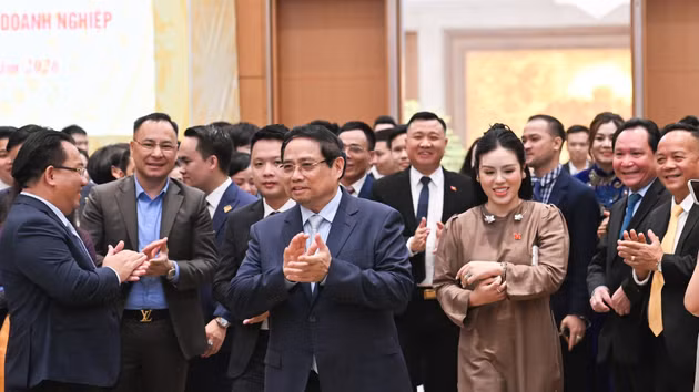 政府总理范明正到场出席会议。