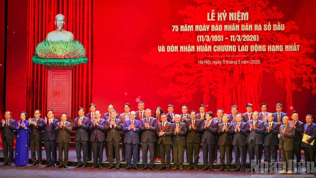 《人民报》社历代新闻工作者欢聚一堂 共庆节日