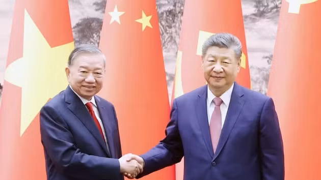 越共中央总书记、越南国家主席苏林和中共中央总书记、中国国家主席习近平。（图片来源：越通社）