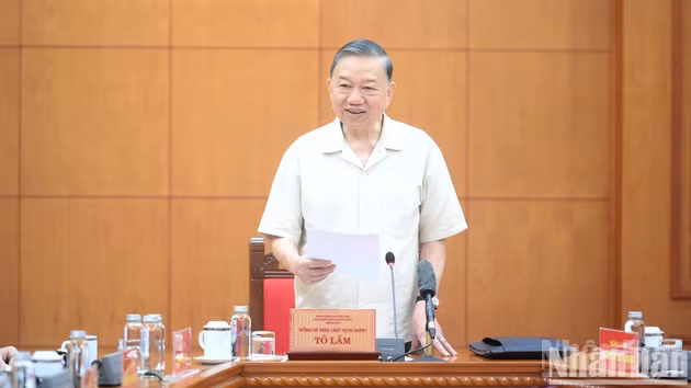 越共中央总书记、国家主席苏林在会上发表讲话。