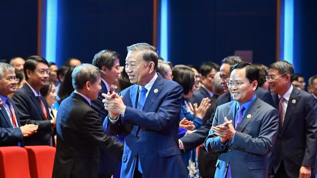 越共中央总书记、国家主席苏林出席越南工会第十四次全国代表大会。