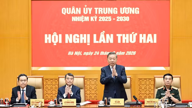 越共中央总书记、国家主席苏林主持2025-2030年任期中央军委第二次会议。