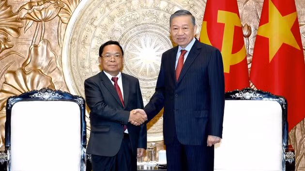 越共中央总书记、国家主席苏林会见老挝副总理兼司法部长坎潘·彭玛塔。